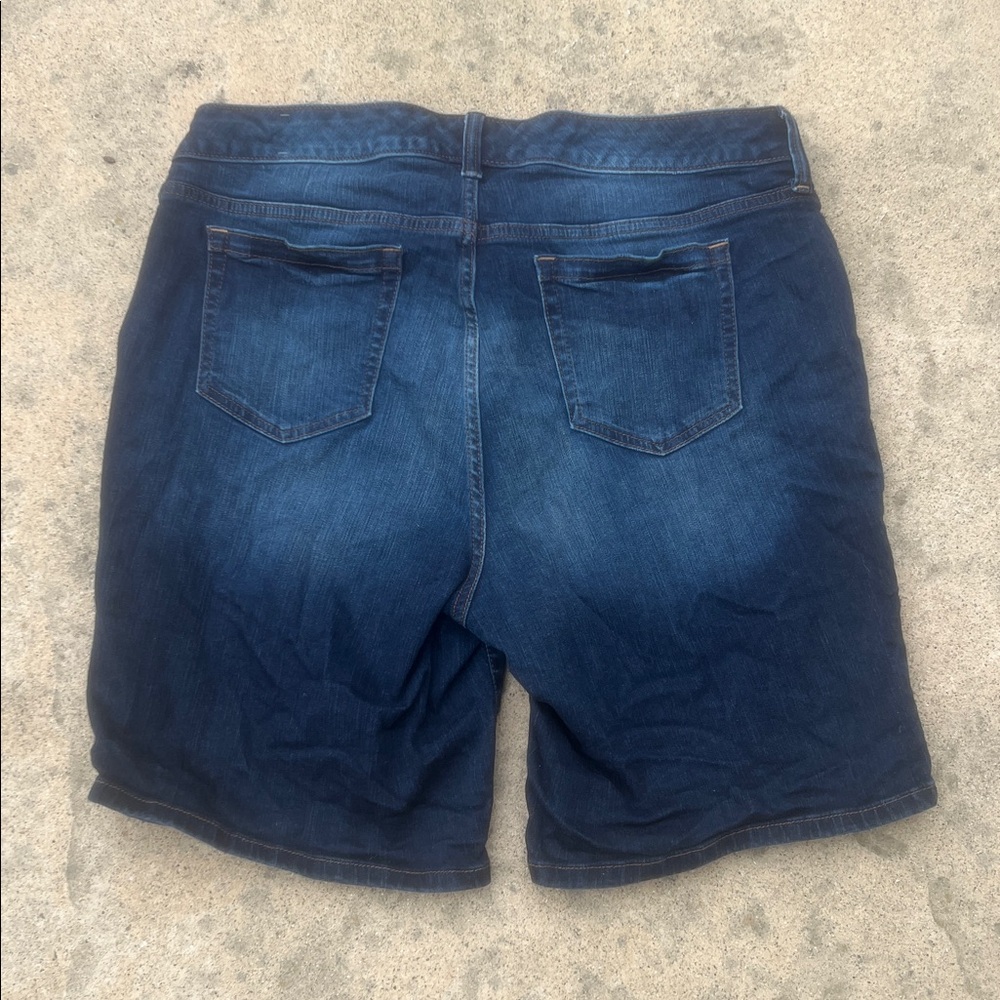 Torrid Women's Dark Wash 5-Pocket Denim Jeans Shorts Size 16 - Picture 4 of 8
